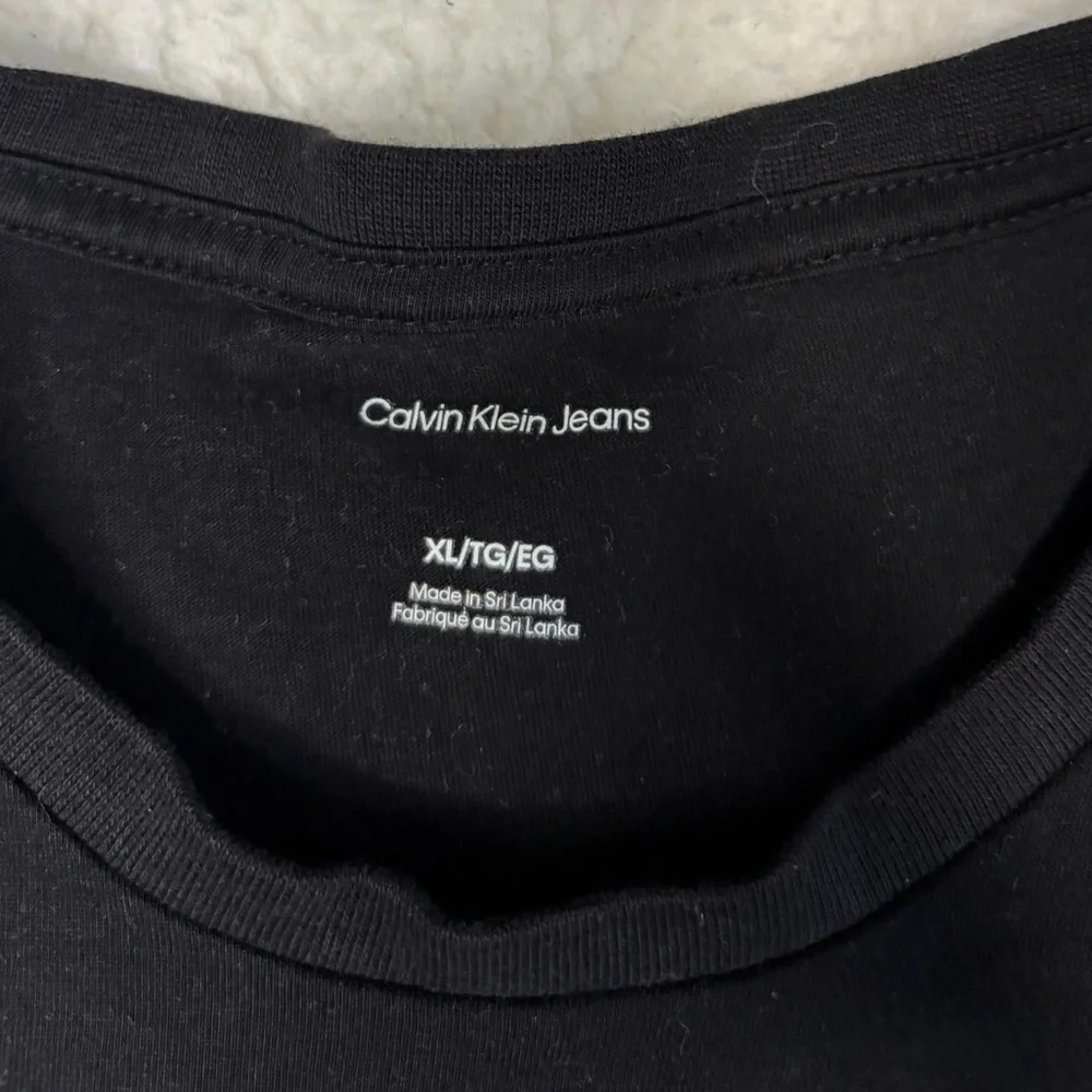 Calvin Klein Men Black Front Logo Graphic Short Sleeve T-shirt